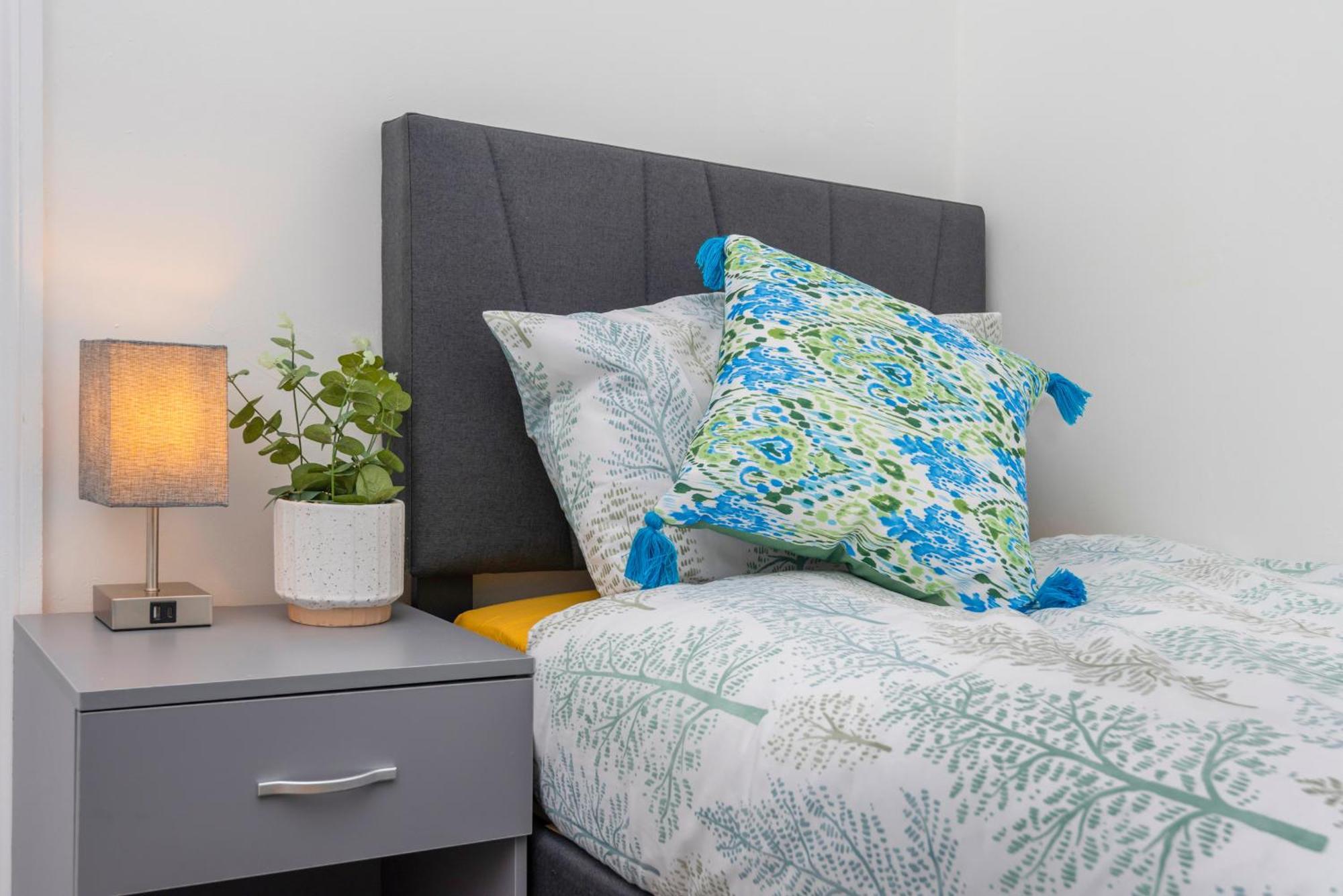 Modern Family Home W/Wi-Fi, Netflix, Self Check-In Londra Esterno foto